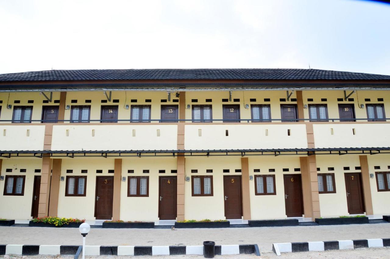 Haura Syariah Home Stay Bandar Lampung Luaran gambar